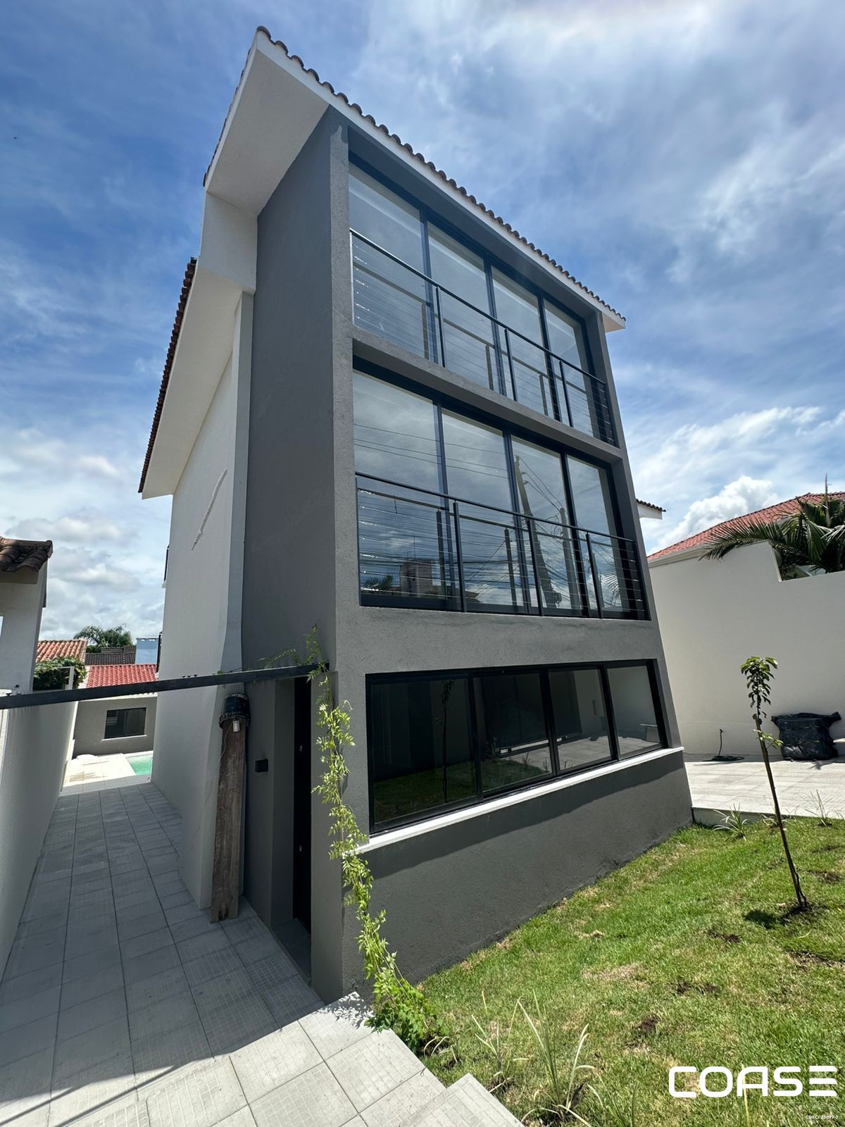 Casa Linda à venda! Alto Padrão com 4 dormitórios (+1 dormitório extra!)