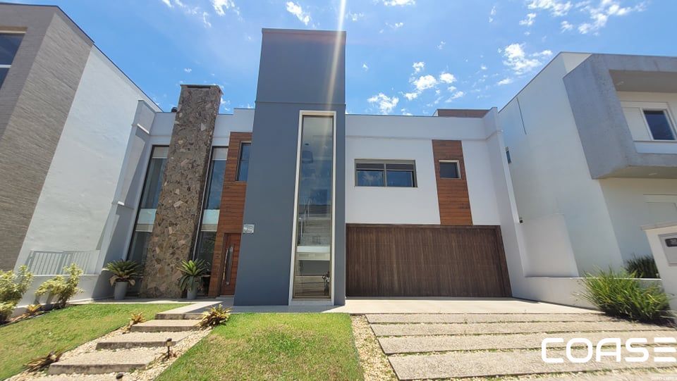 Casa alto padrão para venda em condomínio fechado em Santa Maria