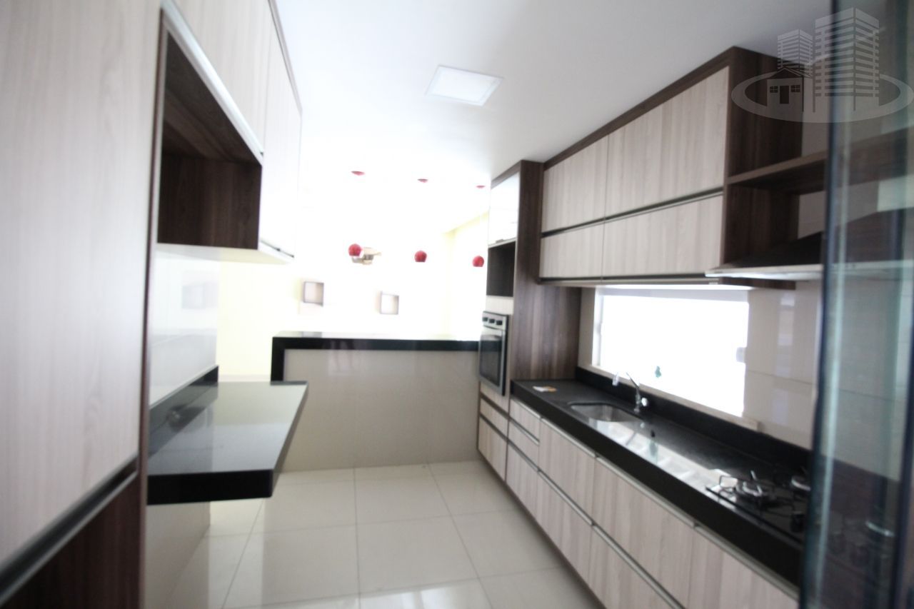 Casa de Condomínio à venda com 3 quartos, 196m² - Foto 3