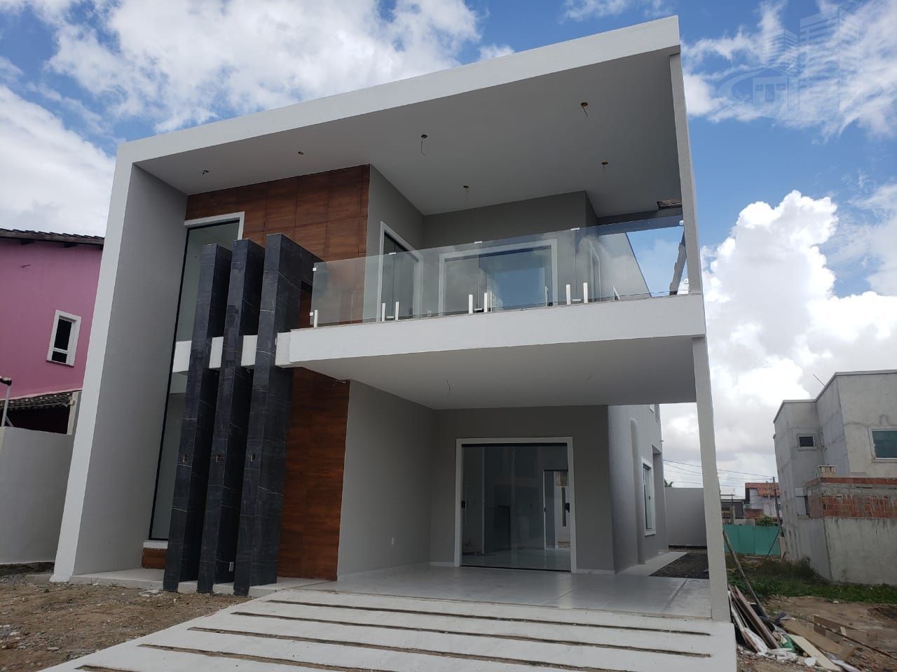 Casa de Condomínio à venda com 4 quartos, 210m² - Foto 1