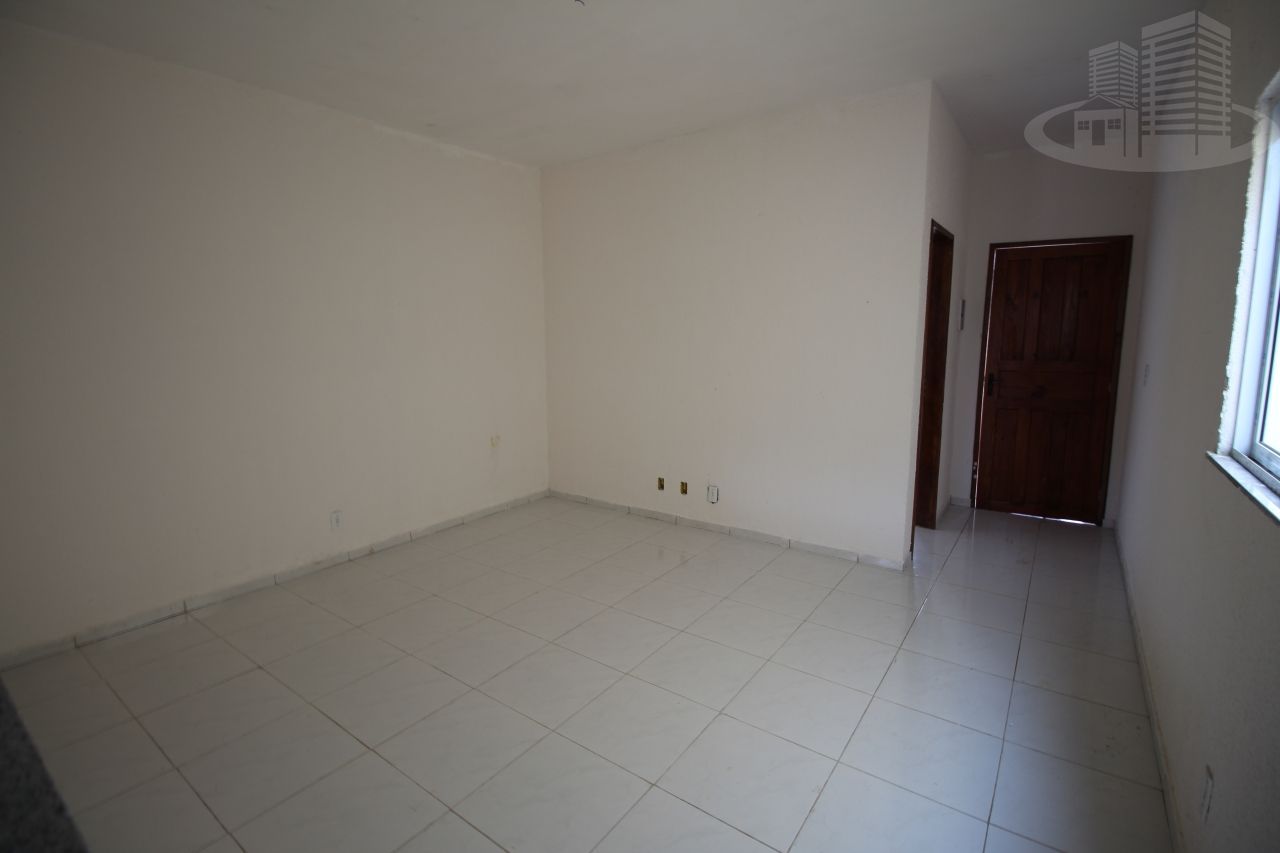 Casa à venda com 2 quartos, 72m² - Foto 3