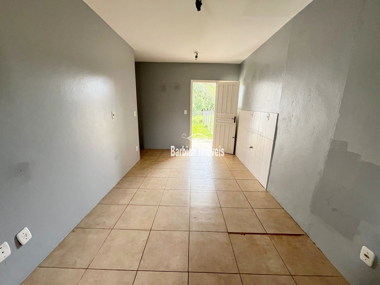 Casa à venda com 2 quartos, 62m² - Foto 3