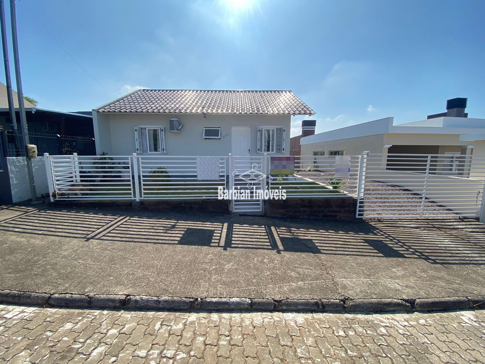 Casa à venda com 3 quartos, 49m² - Foto 1