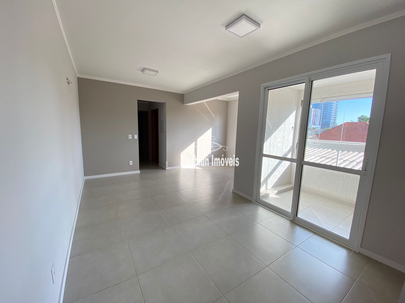 Apartamento à venda com 2 quartos, 87m² - Foto 2