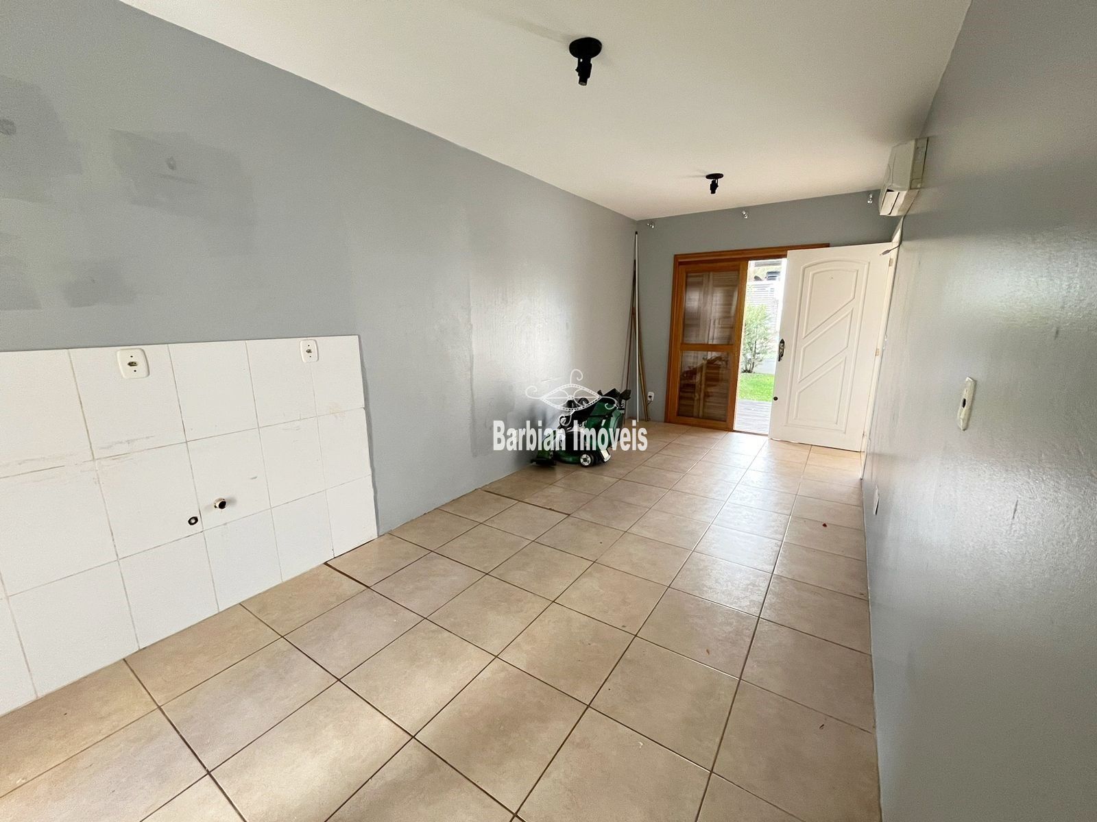 Casa à venda com 2 quartos, 62m² - Foto 5
