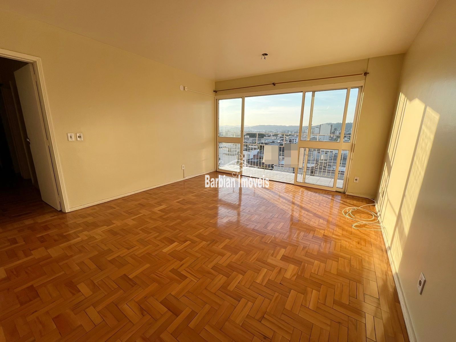 Apartamento à venda com 3 quartos, 121m² - Foto 2