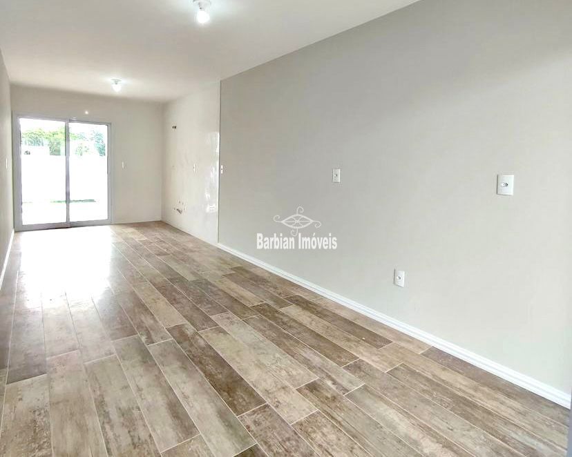 Casa à venda com 2 quartos, 80m² - Foto 2