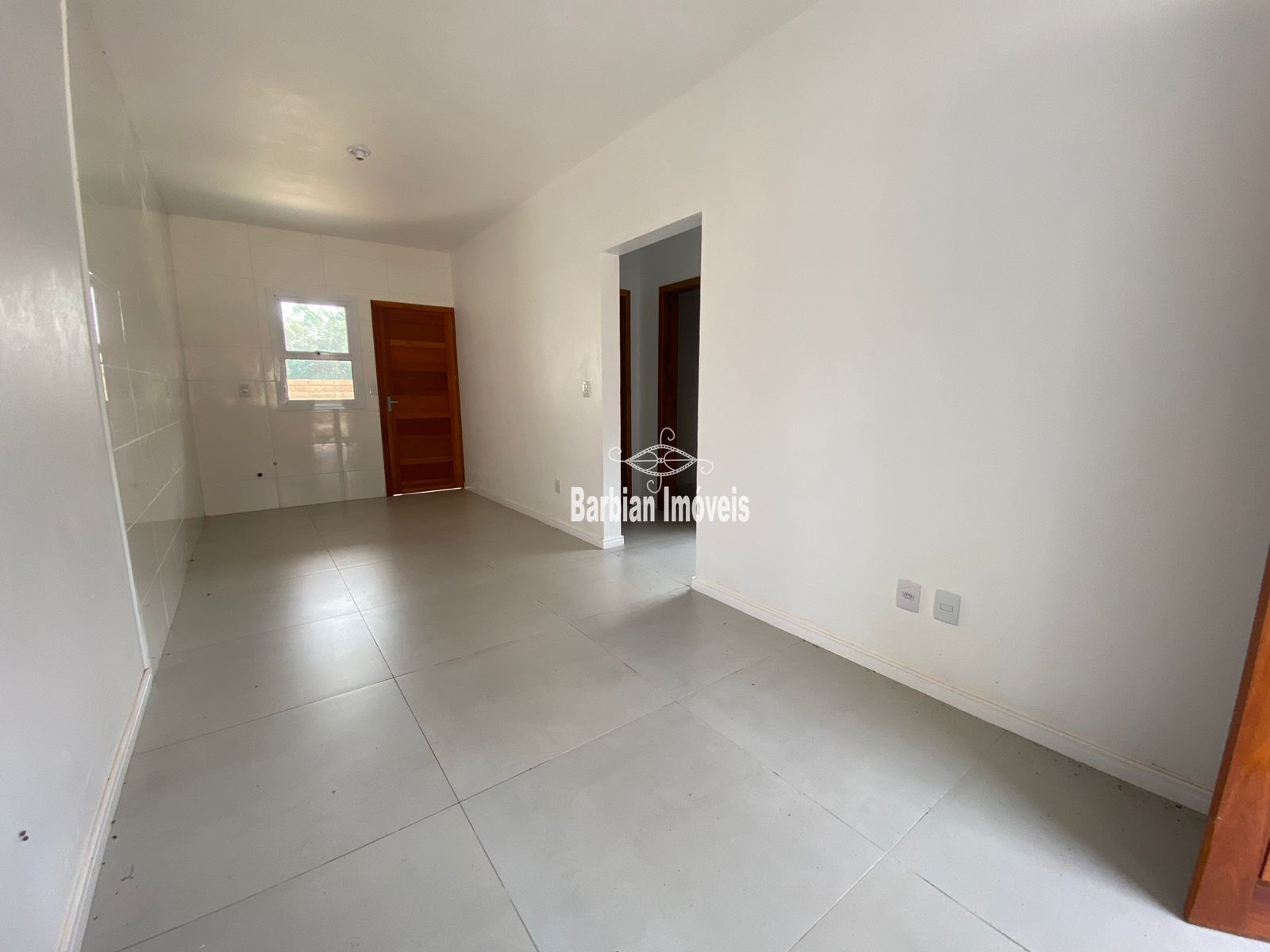 Casa à venda com 2 quartos, 55m² - Foto 2