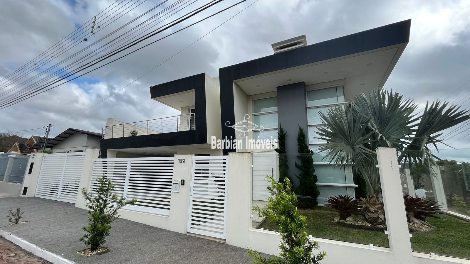 Casa, 3 quartos, 279 m² - Foto 1