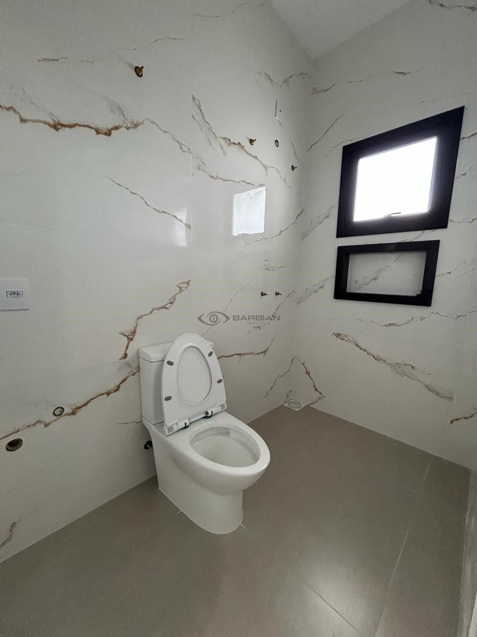 Casa com 3 Dormitórios à venda, 144 m² por R$ 700.000,00 Casa com 3 Dormitórios à venda, 144 m² por R$ 700.000,00