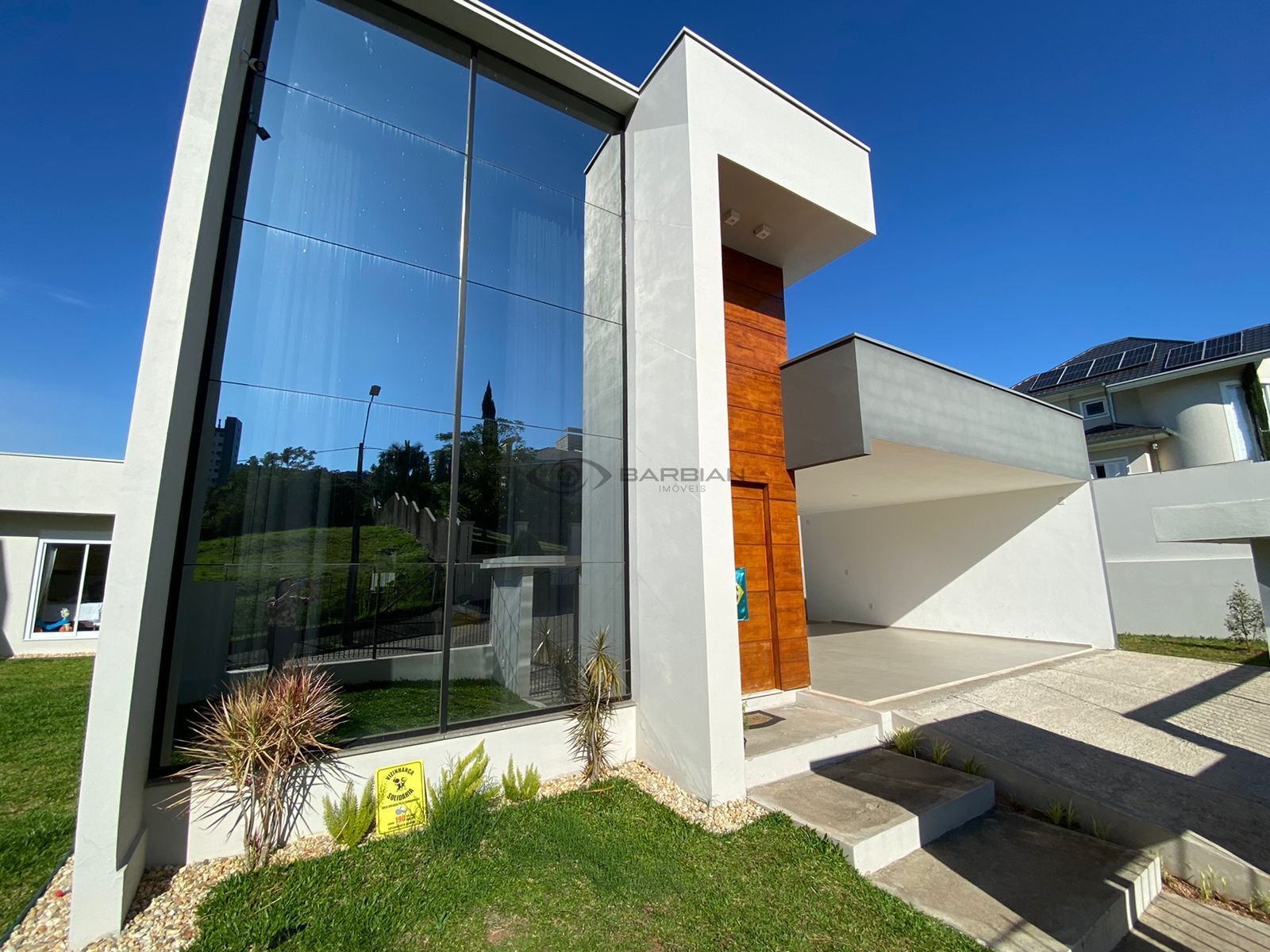 Casa com 4 Dormitórios à venda, 228 m² por R$ 2.100.000,00 Casa com 4 Dormitórios à venda, 228 m² por R$ 2.100.000,00