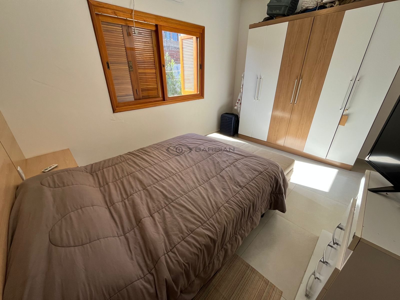 Casa com 2 Dormitórios à venda, 73 m² por R$ 315.000,00 Casa com 2 Dormitórios à venda, 73 m² por R$ 315.000,00