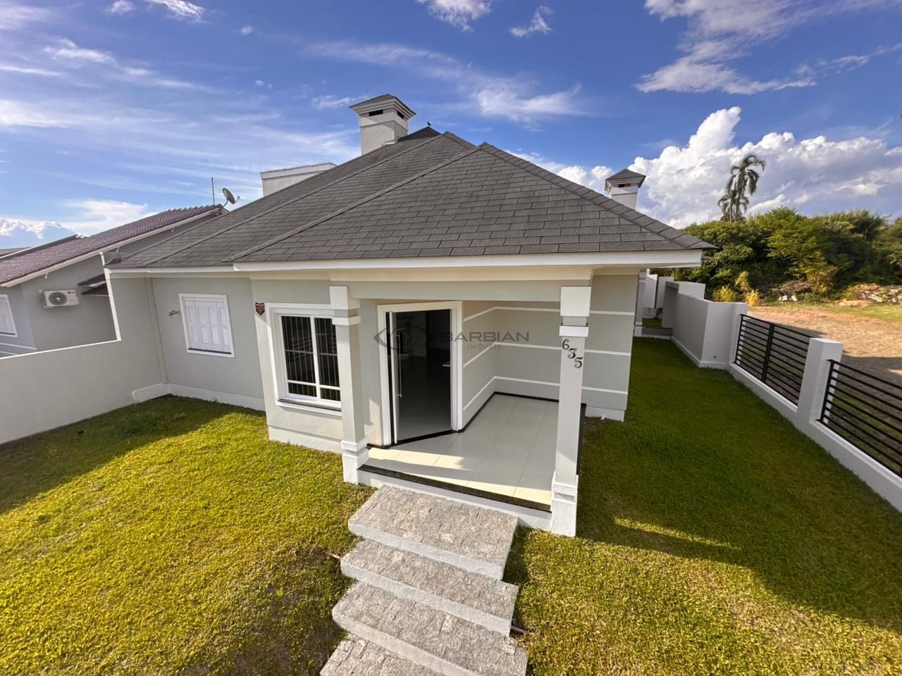 Casa com 3 Dormitórios à venda, 214 m² por R$ 950.000,00 Casa com 3 Dormitórios à venda, 214 m² por R$ 950.000,00