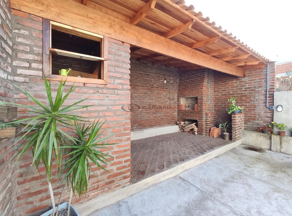 Casa com 2 Dormitórios à venda, 72 m² por R$ 280.000,00 Casa com 2 Dormitórios à venda, 72 m² por R$ 280.000,00