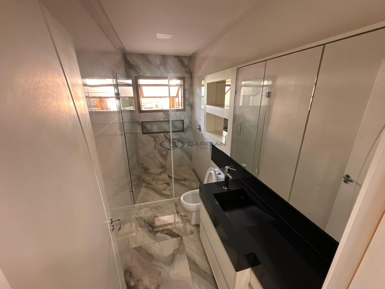 Casa com 3 Dormitórios à venda, 214 m² por R$ 950.000,00 Casa com 3 Dormitórios à venda, 214 m² por R$ 950.000,00