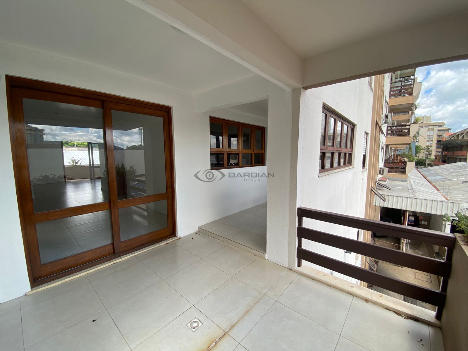 Apartamento com 4 Dormitórios à venda, 234 m² por R$ 800.000,00 Apartamento com 4 Dormitórios à venda, 234 m² por R$ 800.000,00