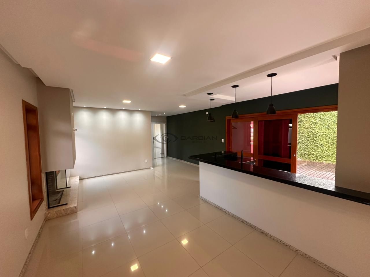 Casa com 3 Dormitórios à venda, 214 m² por R$ 950.000,00 Casa com 3 Dormitórios à venda, 214 m² por R$ 950.000,00