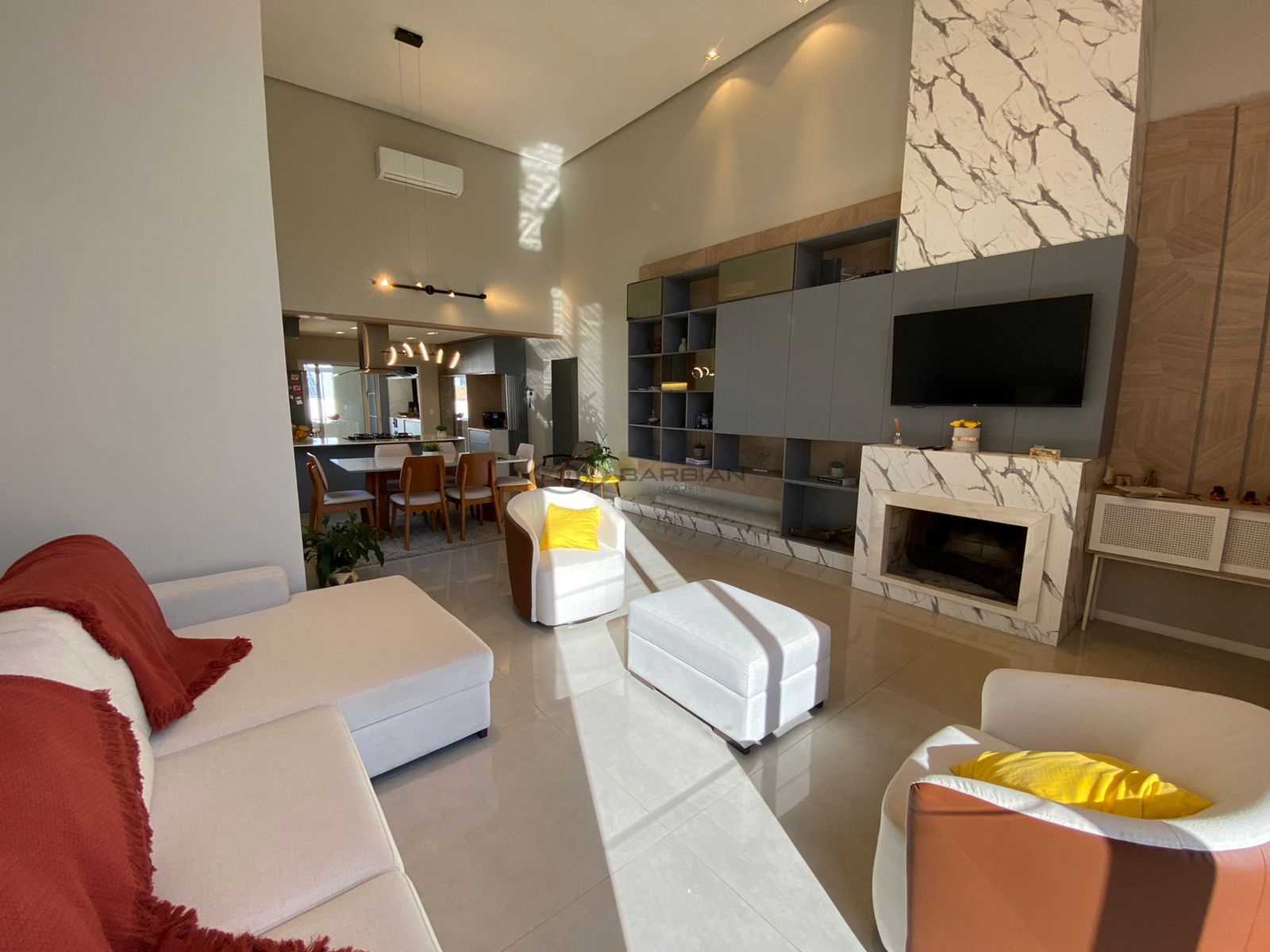 Casa com 4 Dormitórios à venda, 228 m² por R$ 2.100.000,00 Casa com 4 Dormitórios à venda, 228 m² por R$ 2.100.000,00