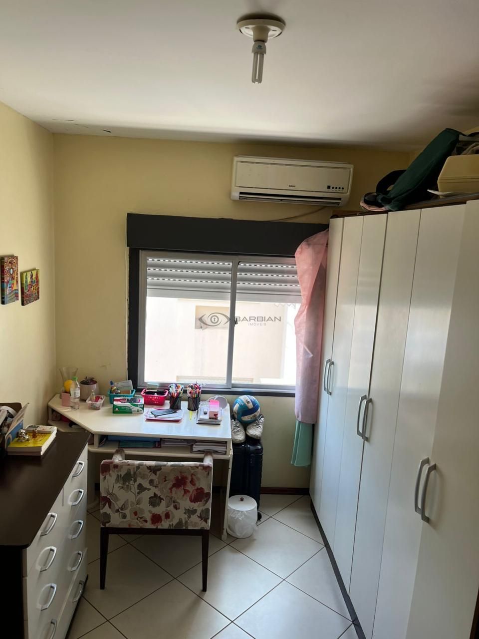 Apartamento com 2 Dormitórios à venda, 73 m² por R$ 300.000,00 Apartamento com 2 Dormitórios à venda, 73 m² por R$ 300.000,00