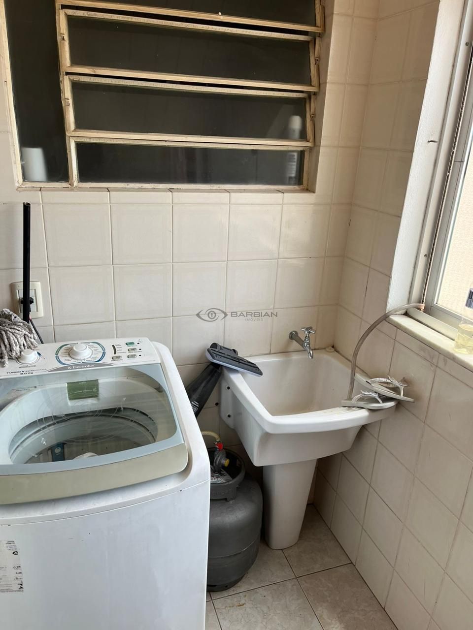 Apartamento com 2 Dormitórios à venda, 73 m² por R$ 300.000,00 Apartamento com 2 Dormitórios à venda, 73 m² por R$ 300.000,00