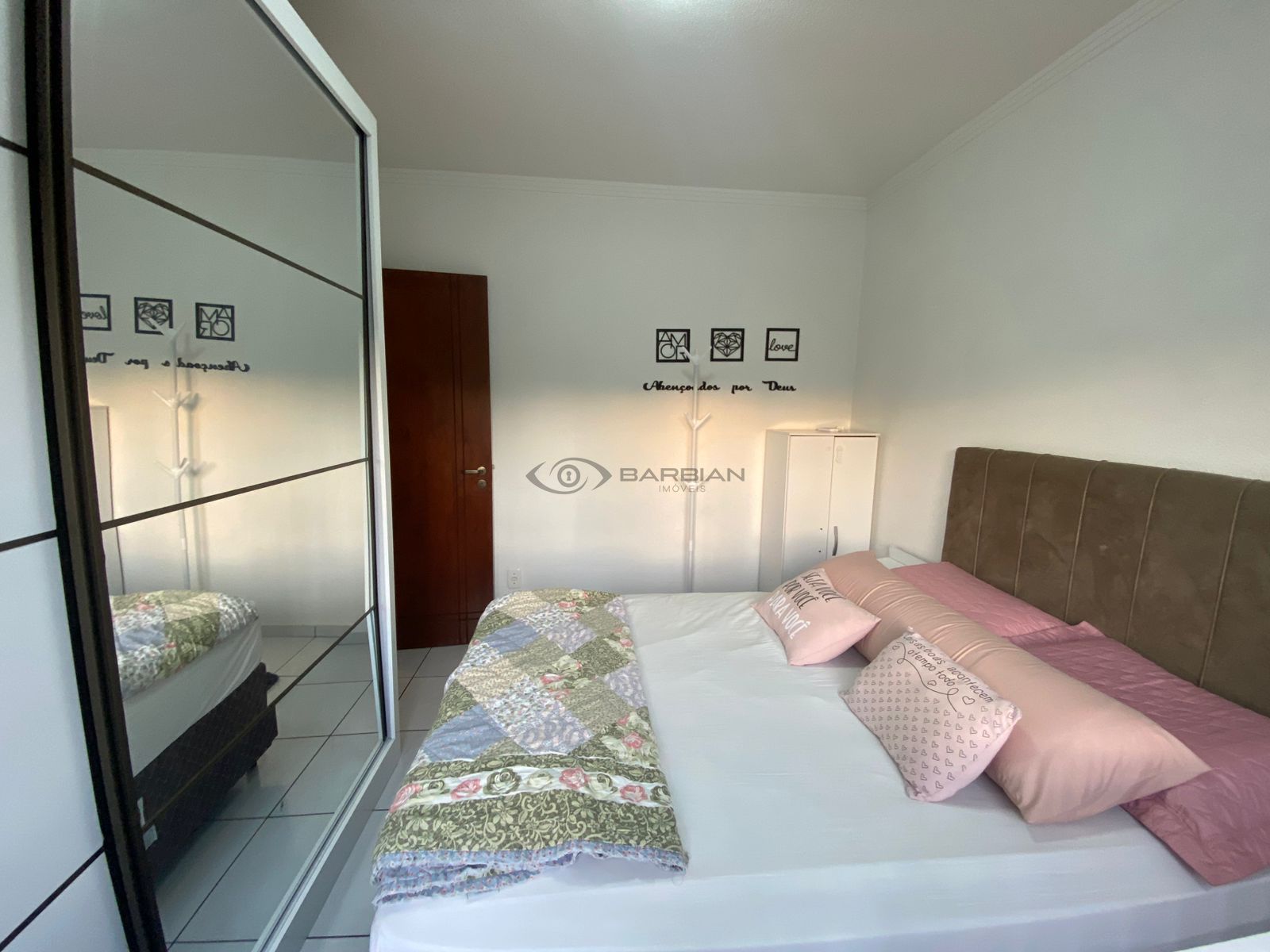 Apartamento com 2 Dormitórios à venda, 61 m² por R$ 350.000,00 Apartamento com 2 Dormitórios à venda, 61 m² por R$ 350.000,00