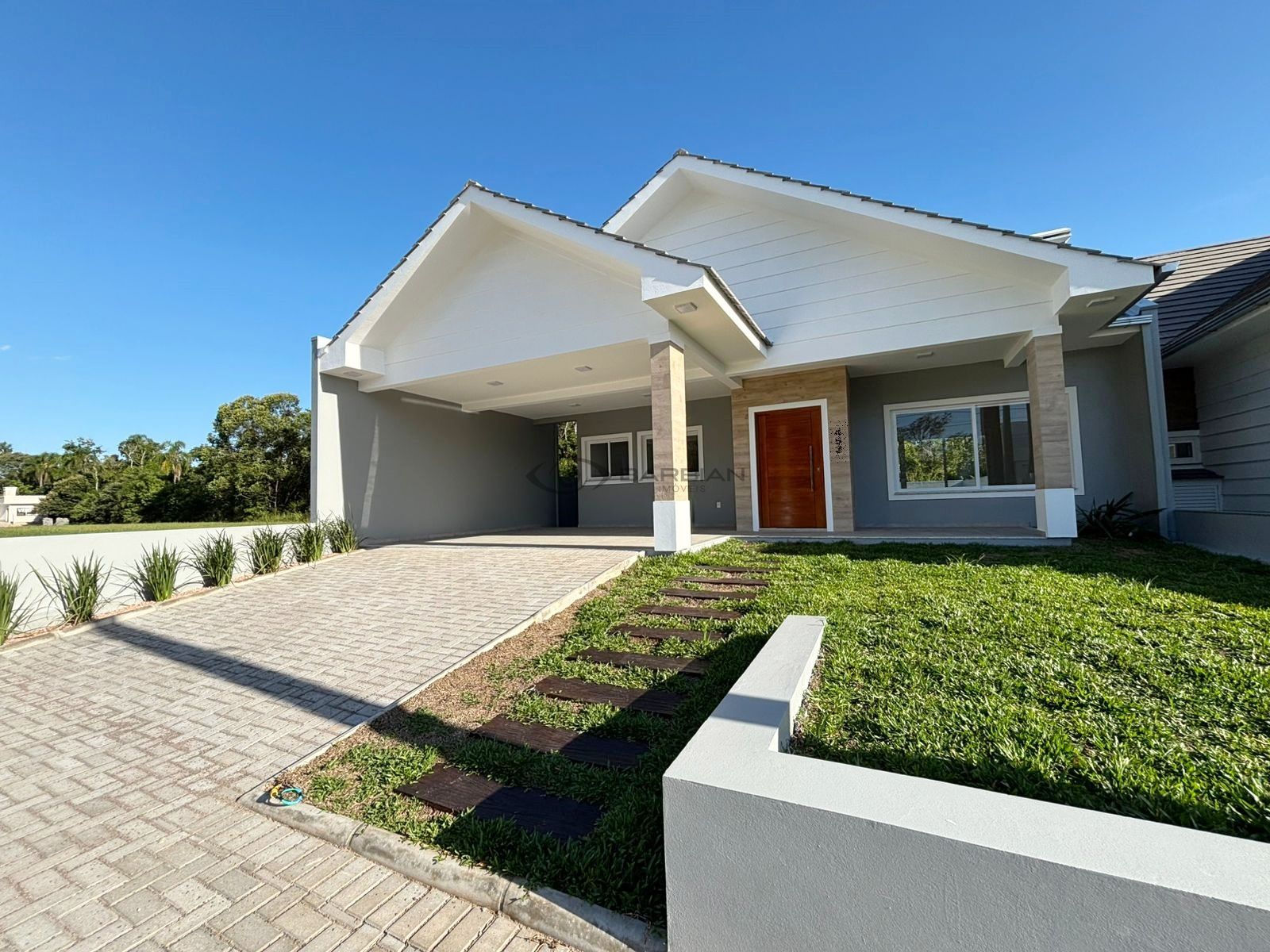 Casa à venda  no Linha Santa Cruz - Santa Cruz do Sul, RS. Imóveis