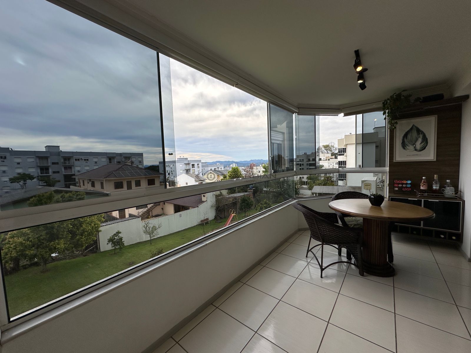 Apartamento com 2 Dormitórios à venda, 76 m² por R$ 375.000,00 Apartamento com 2 Dormitórios à venda, 76 m² por R$ 375.000,00