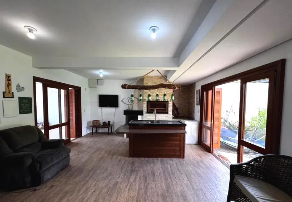 Casa com 3 Dormitórios à venda, 210 m² por R$ 1.080.000,00 Casa com 3 Dormitórios à venda, 210 m² por R$ 1.080.000,00