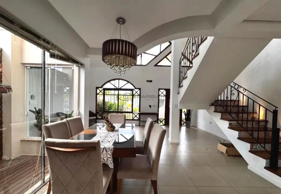 Casa com 3 Dormitórios à venda, 210 m² por R$ 1.080.000,00 Casa com 3 Dormitórios à venda, 210 m² por R$ 1.080.000,00