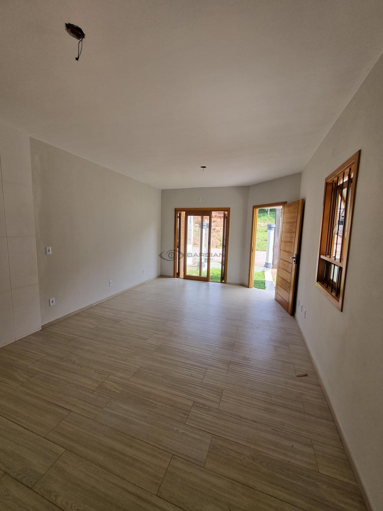 Casa com 2 Dormitórios à venda, 85 m² por R$ 360.000,00 Casa com 2 Dormitórios à venda, 85 m² por R$ 360.000,00
