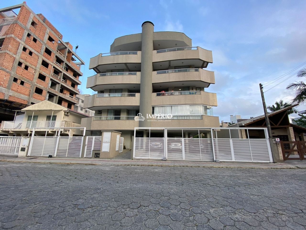 Apartamento  venda  no Bombas - Bombinhas, SC. Imveis