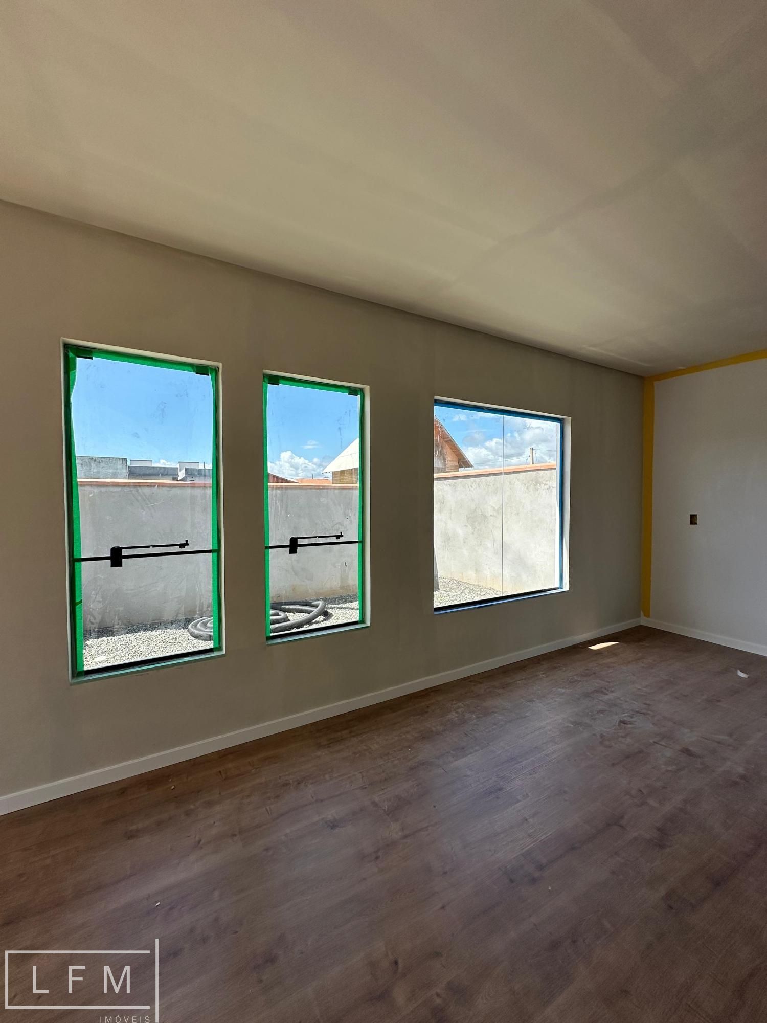 Casa com 2 Dormitórios à venda, 52 m² por R$ 310.000,00 Casa com 2 Dormitórios à venda, 52 m² por R$ 310.000,00