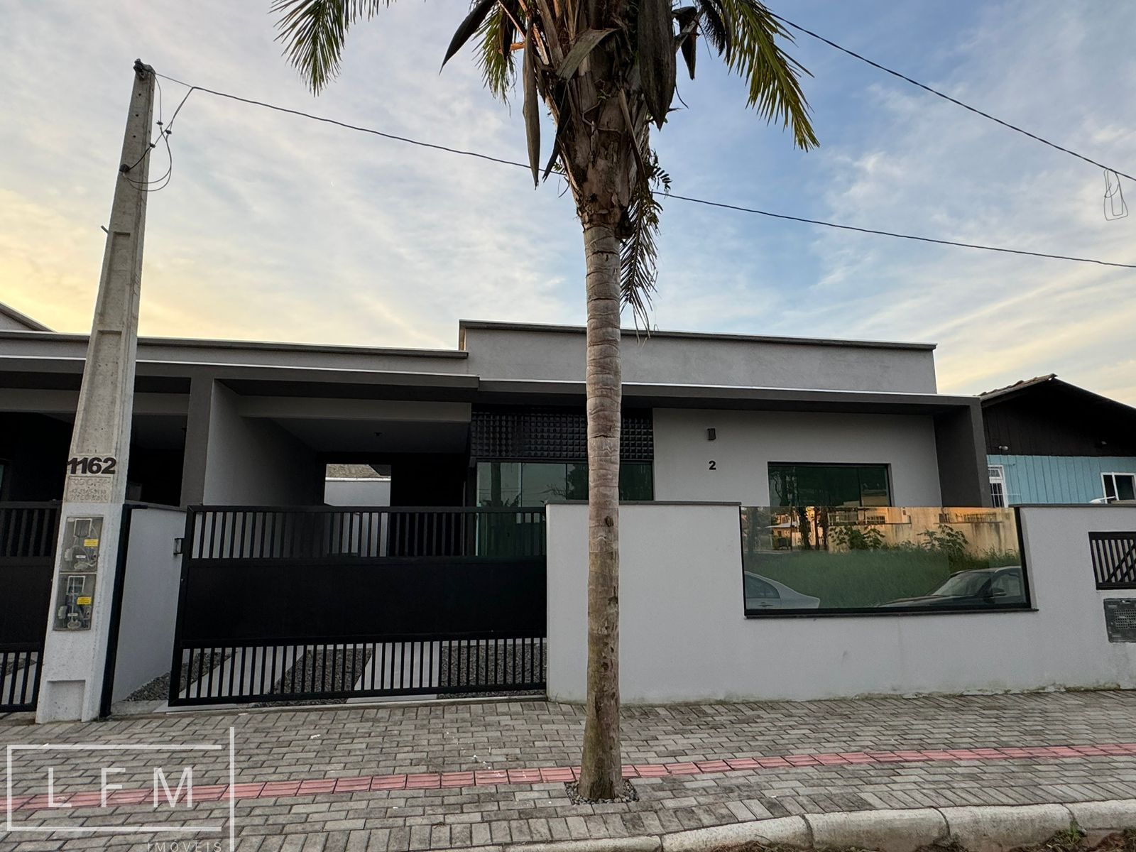 Casa à venda com 2 quartos, 83m² - Foto 1