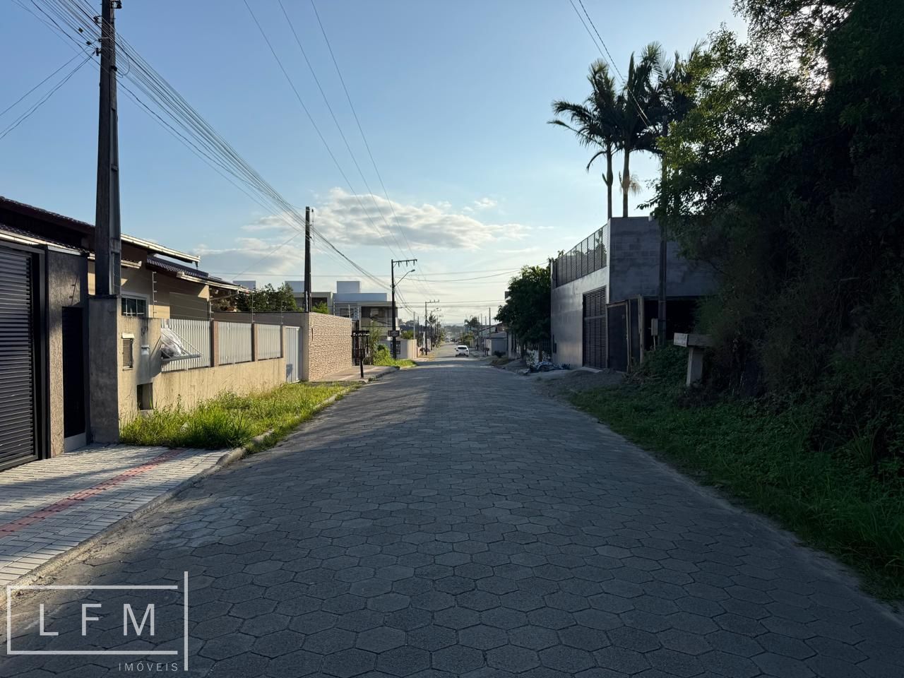 Sobrado mobiliado venda proximo do mar em Balneario Picarras Sc