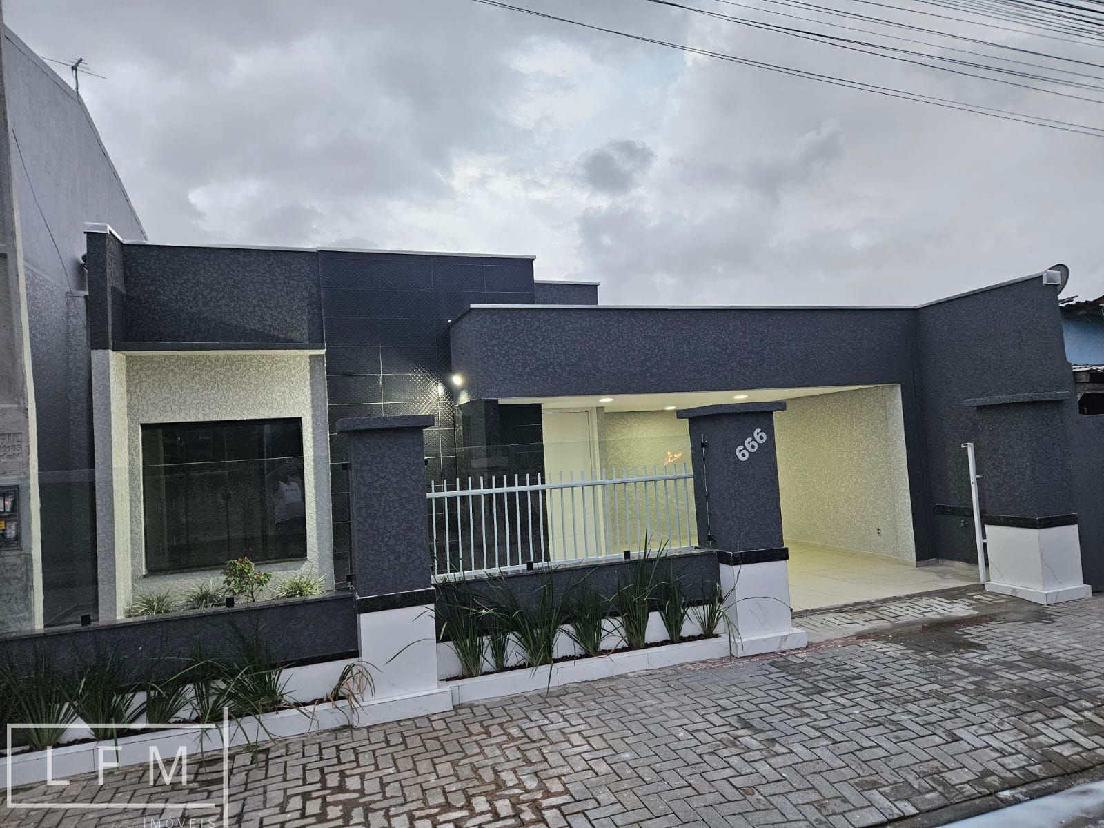 Casa à venda  no Meia Praia - Navegantes, SC. Imóveis