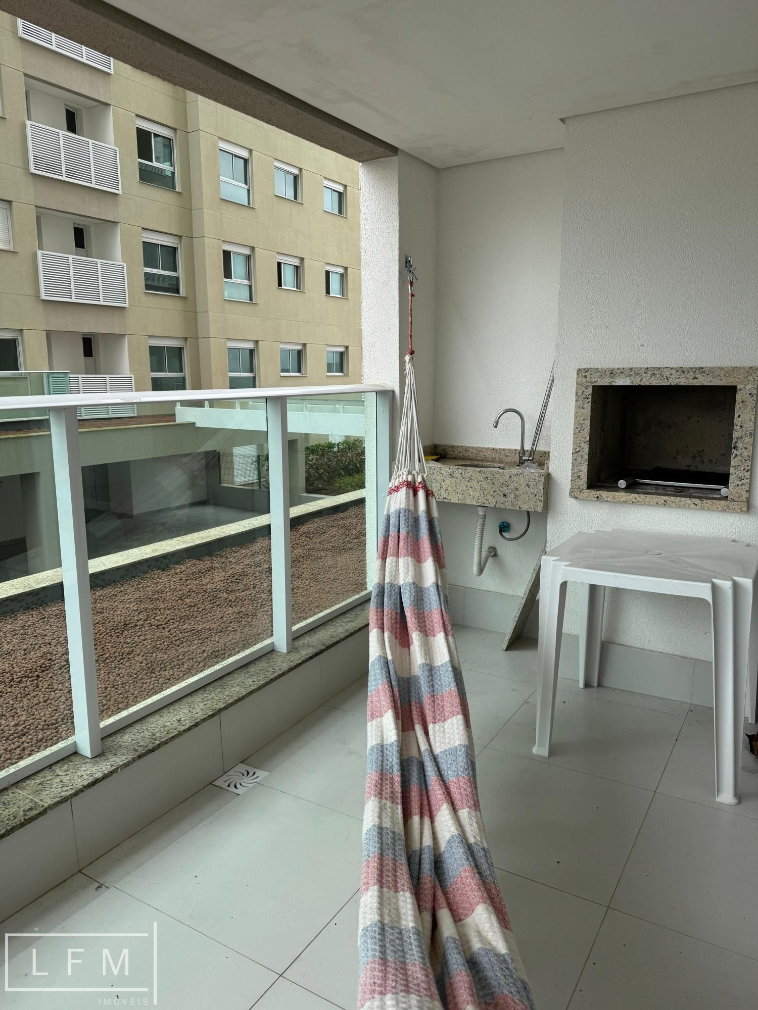 Apartamento frente em Balneário Piçarras Sc