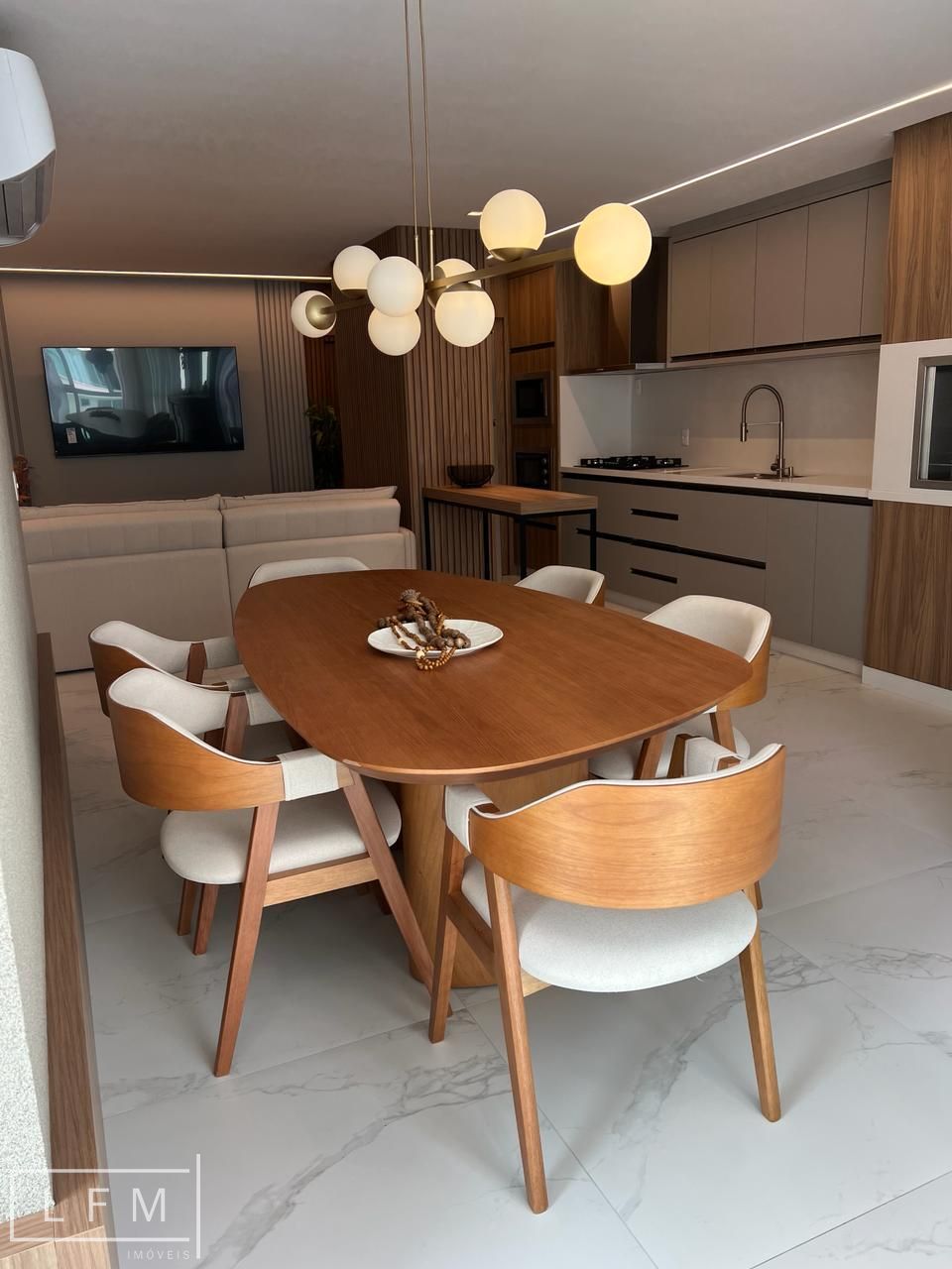Apartamento novo mobiliado frente mar a venda