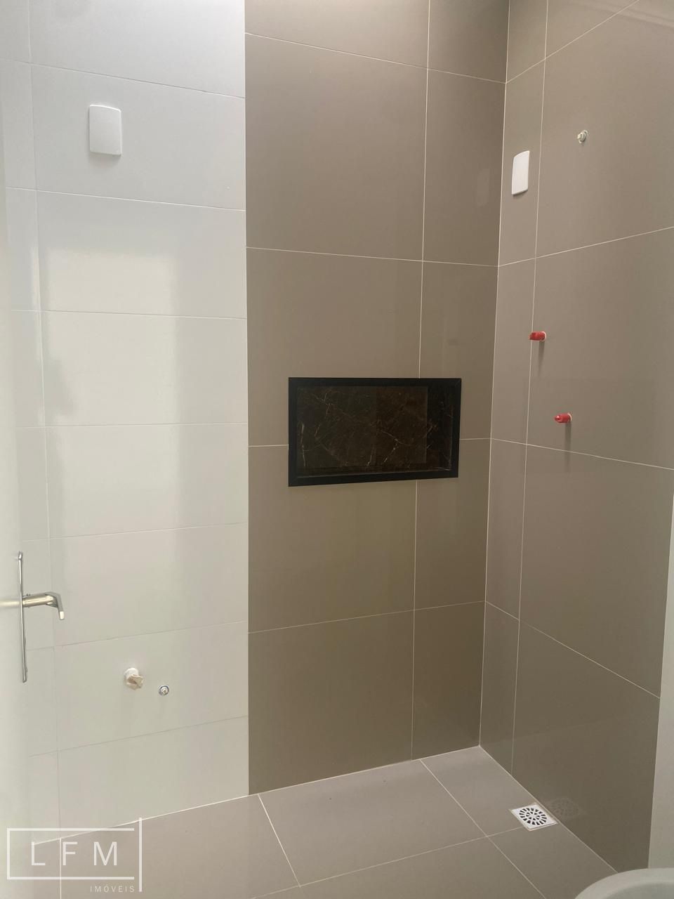 Casa térrea geminada pronta para morar em Balneário Piçarras Sc