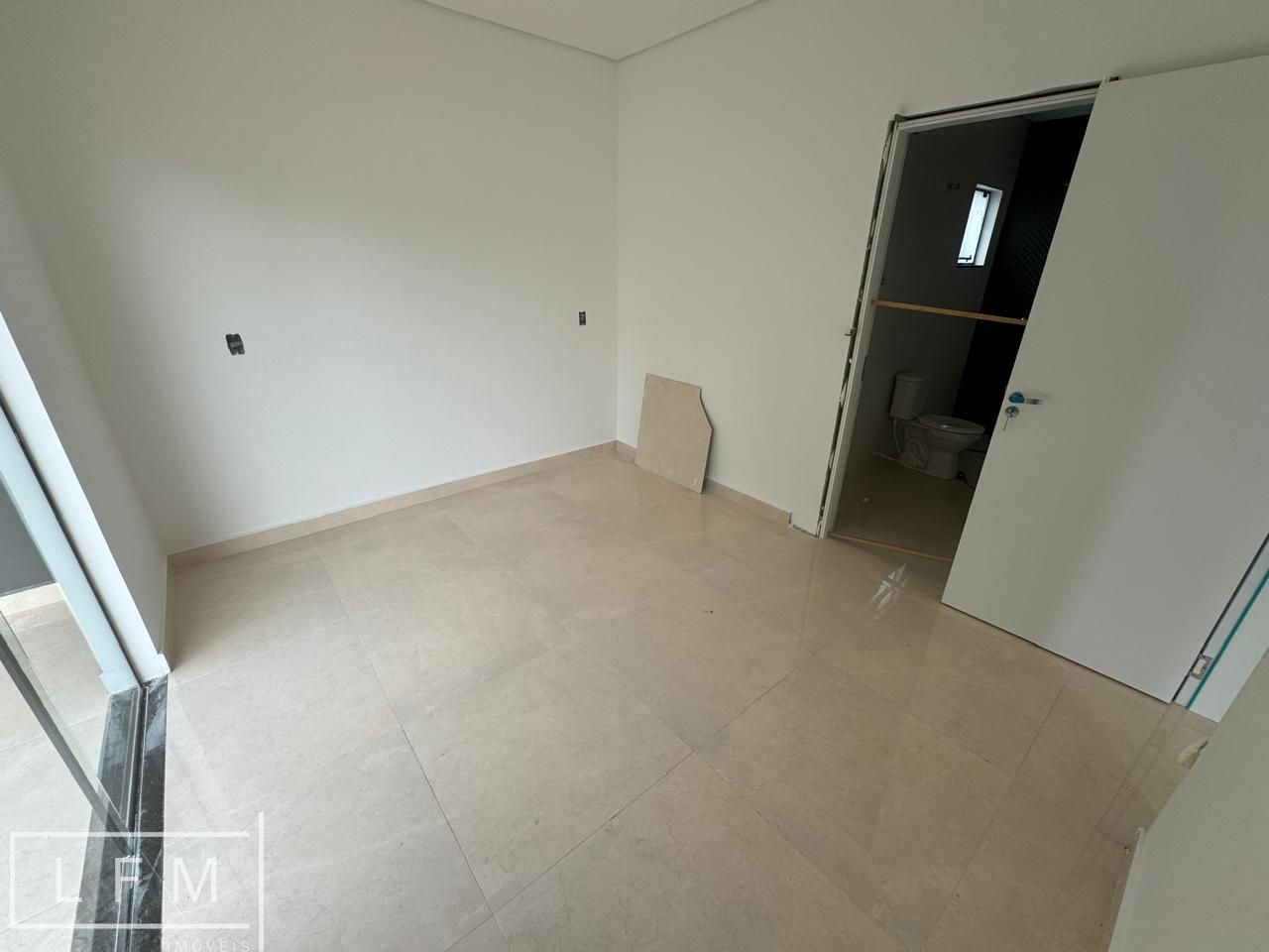 Casa à venda com 3 quartos, 80m² - Foto 11