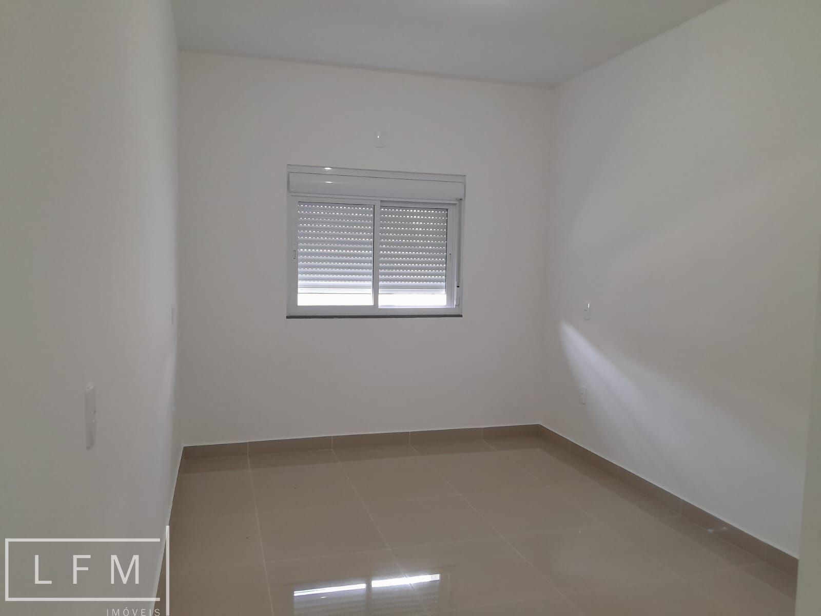 Casa à venda com 3 quartos, 99m² - Foto 11