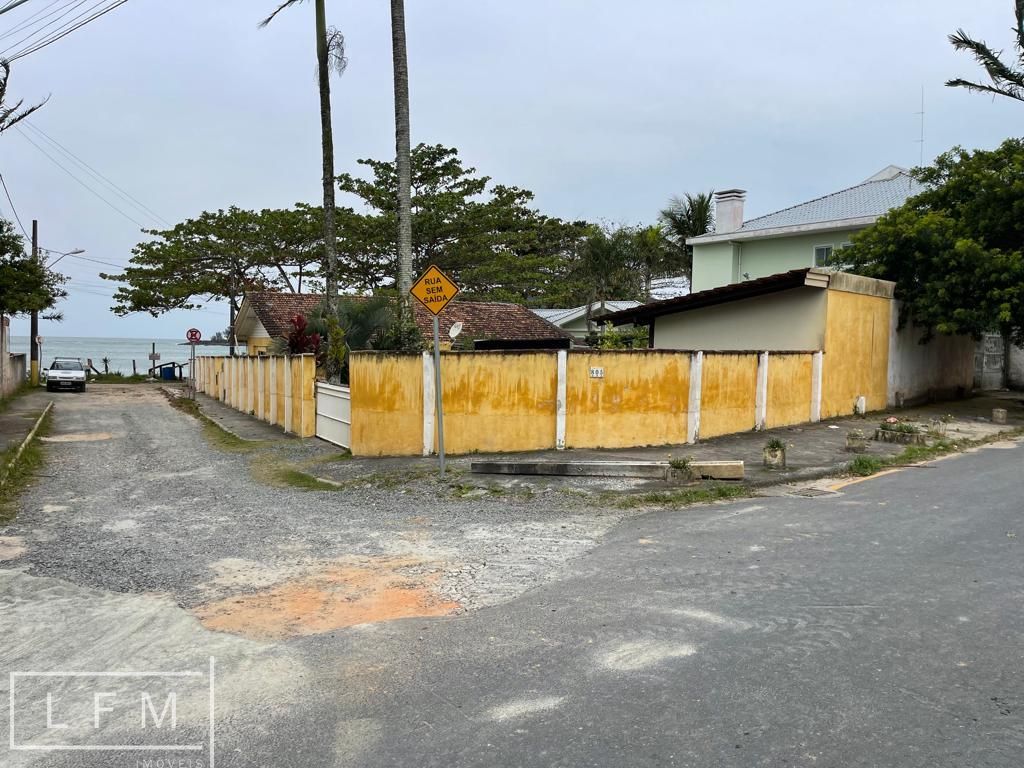 Casa à venda  no Praia da Armação - Penha, SC. Imóveis