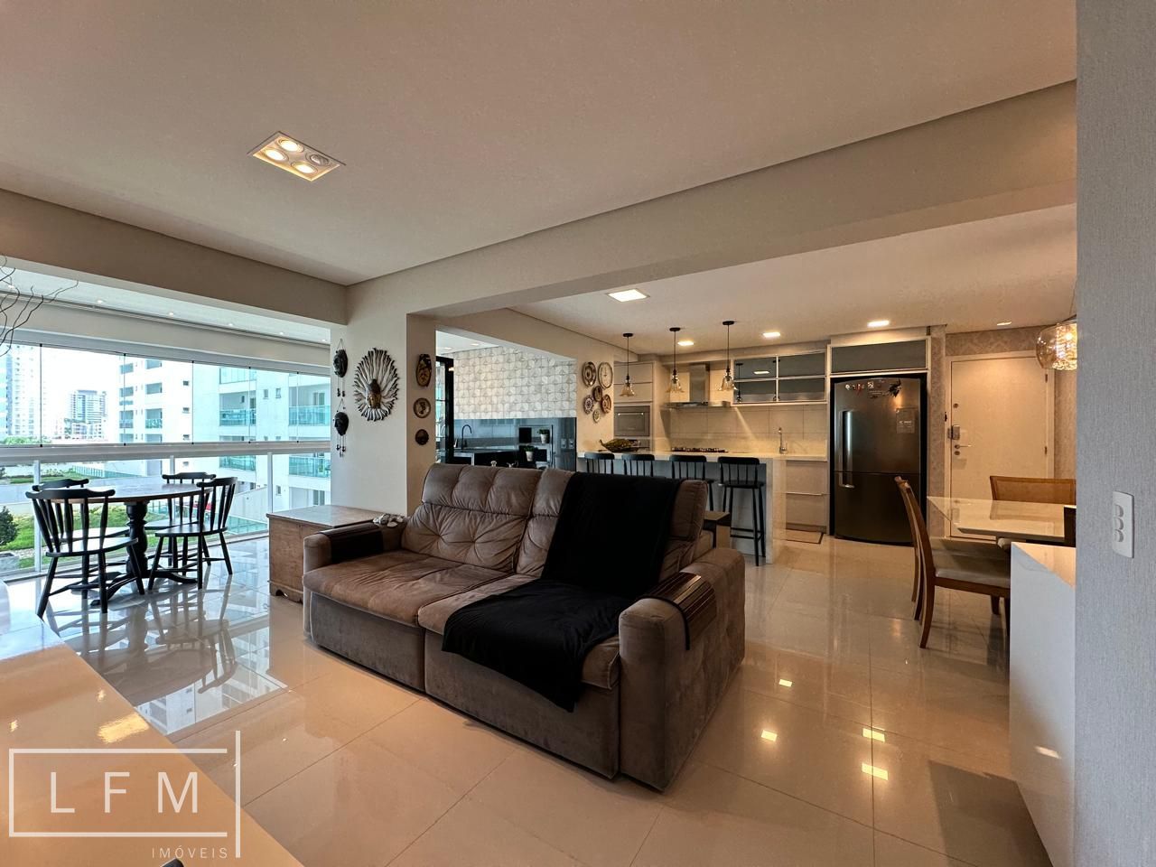 Apartamento mobiliado em home club