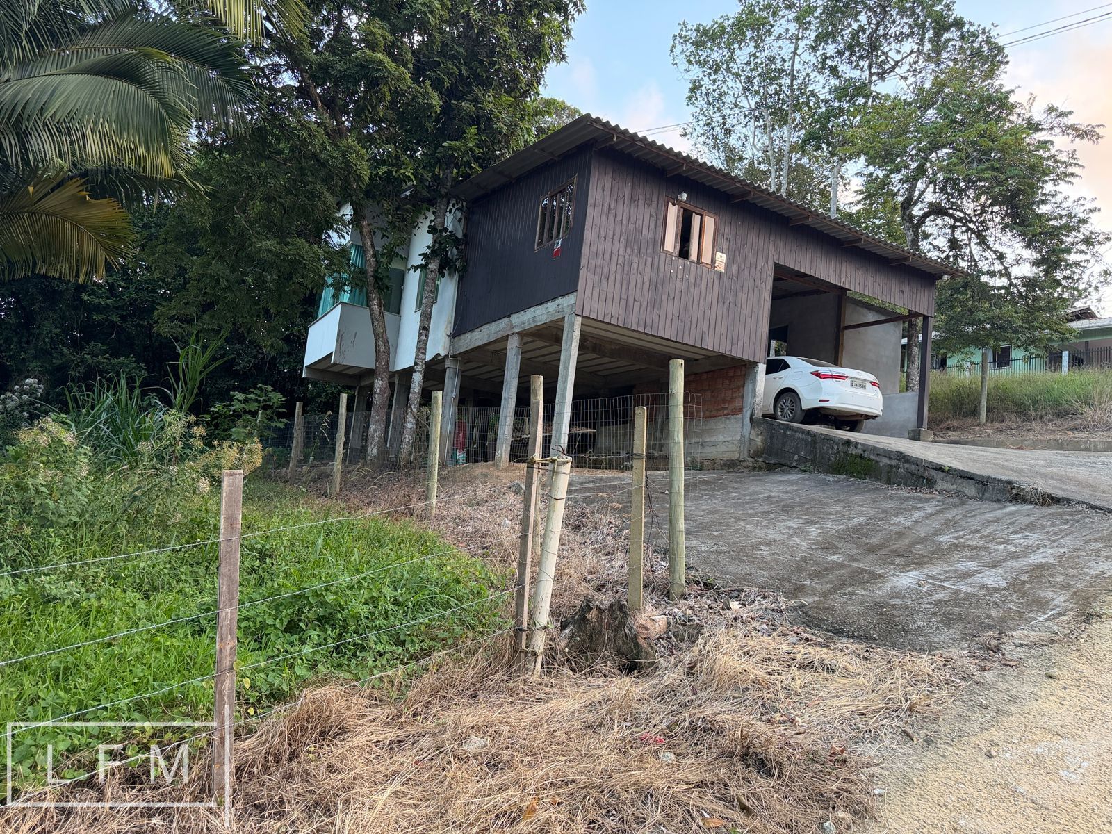 Casa no interior de barra velha