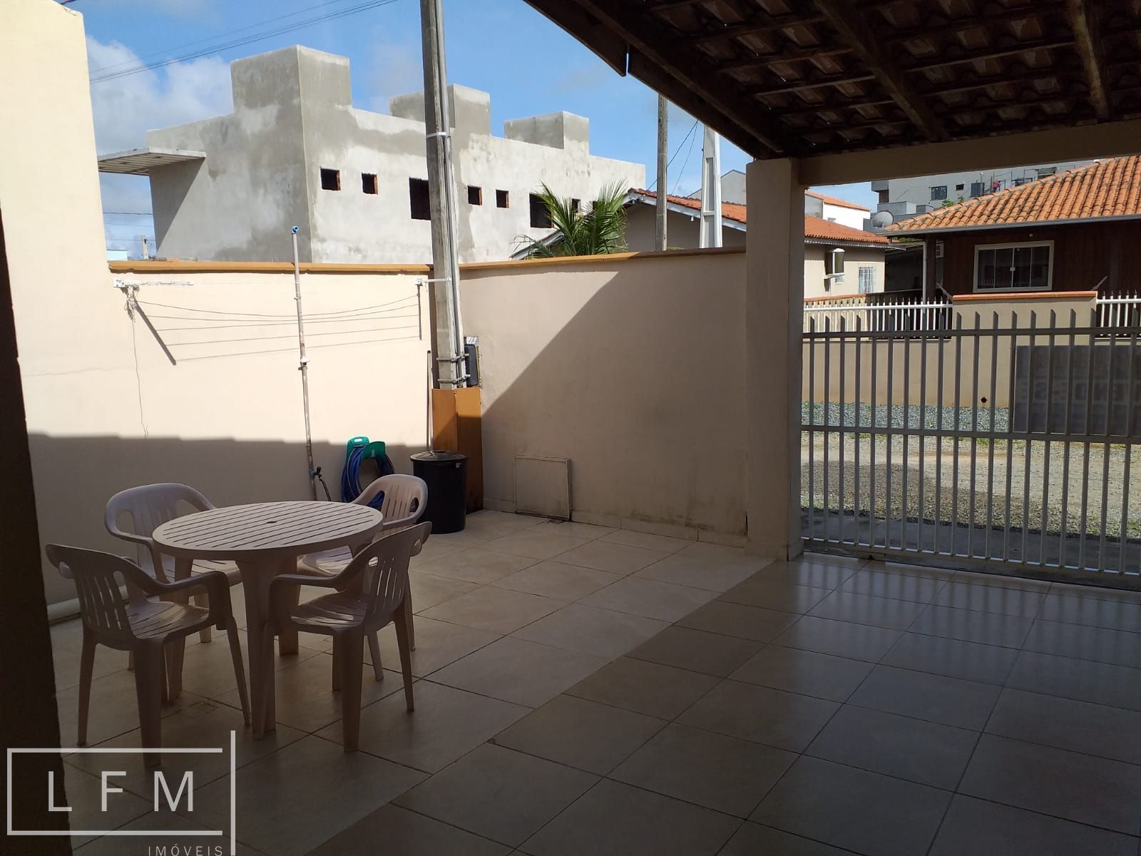 Casa à venda com 2 quartos, 60m² - Foto 4