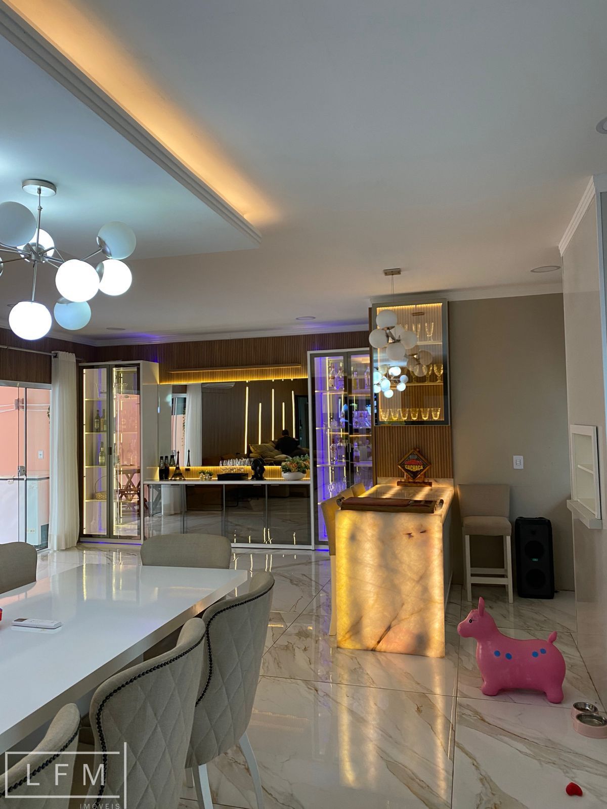 Casa com 3 Dormitórios à venda, 220 m² por R$ 1.300.000,00 Casa com 3 Dormitórios à venda, 220 m² por R$ 1.300.000,00