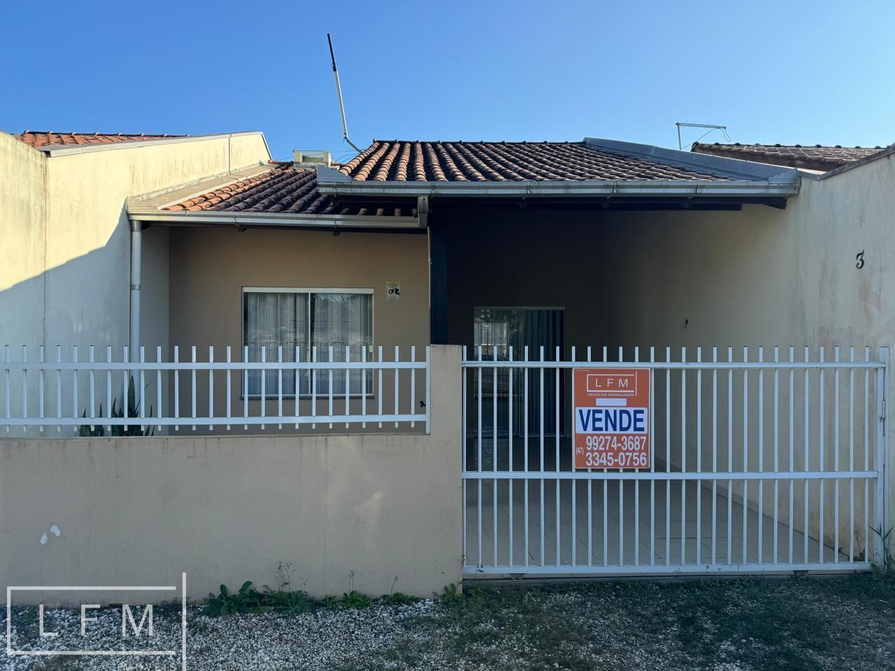 Casa à venda com 2 quartos, 60m² - Foto 1