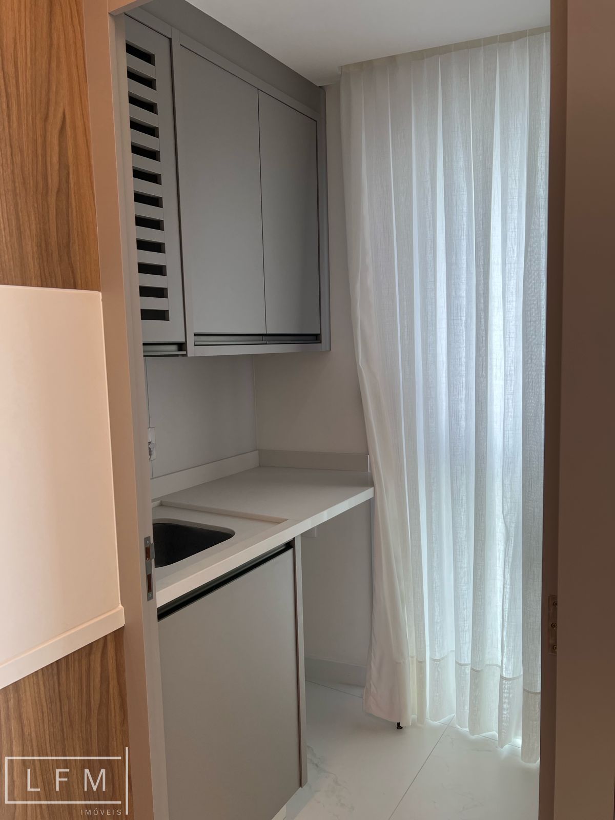 Apartamento novo mobiliado frente mar a venda