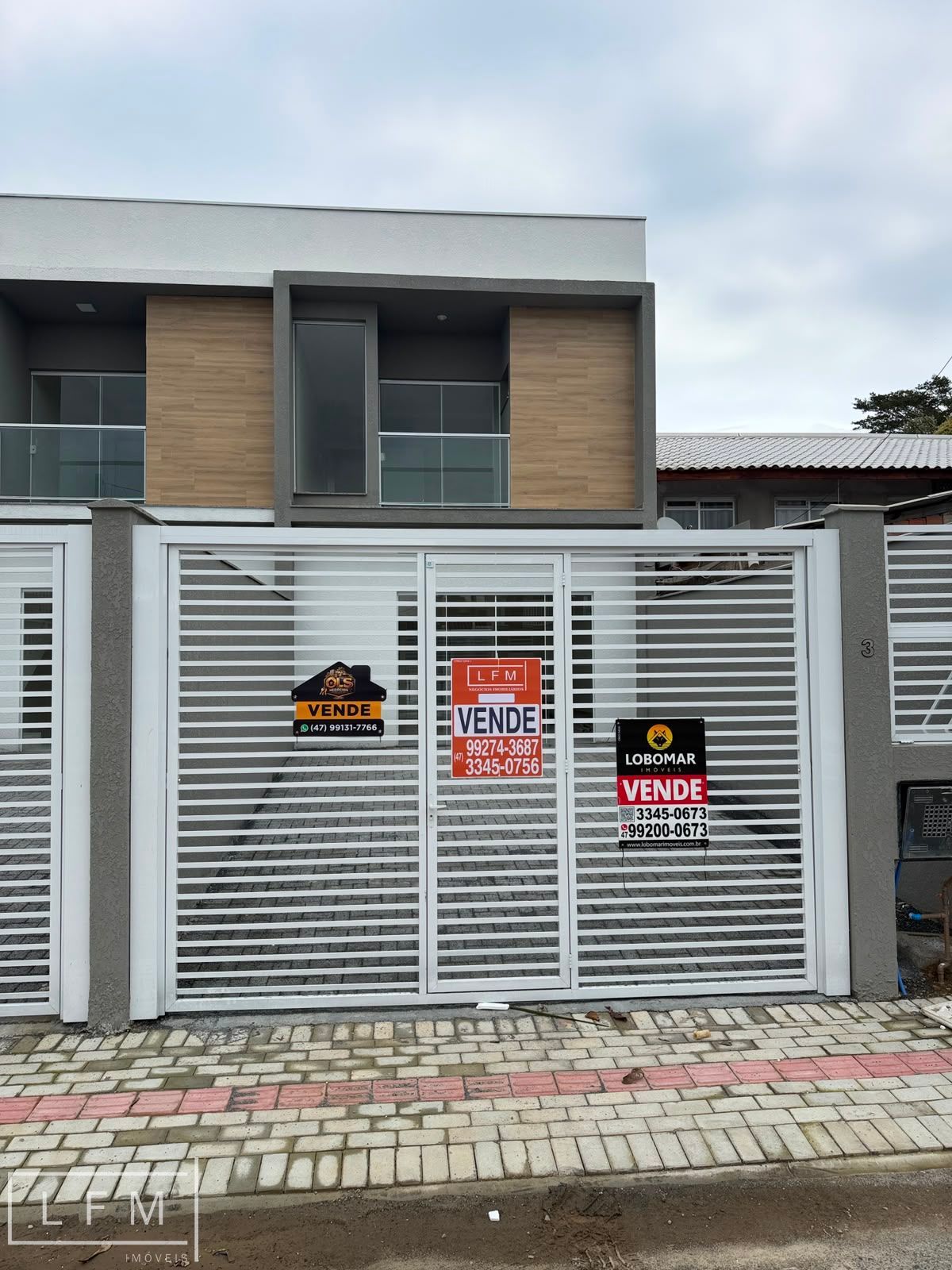 Sobrado pronto para morar em Balneario Picarras Sc