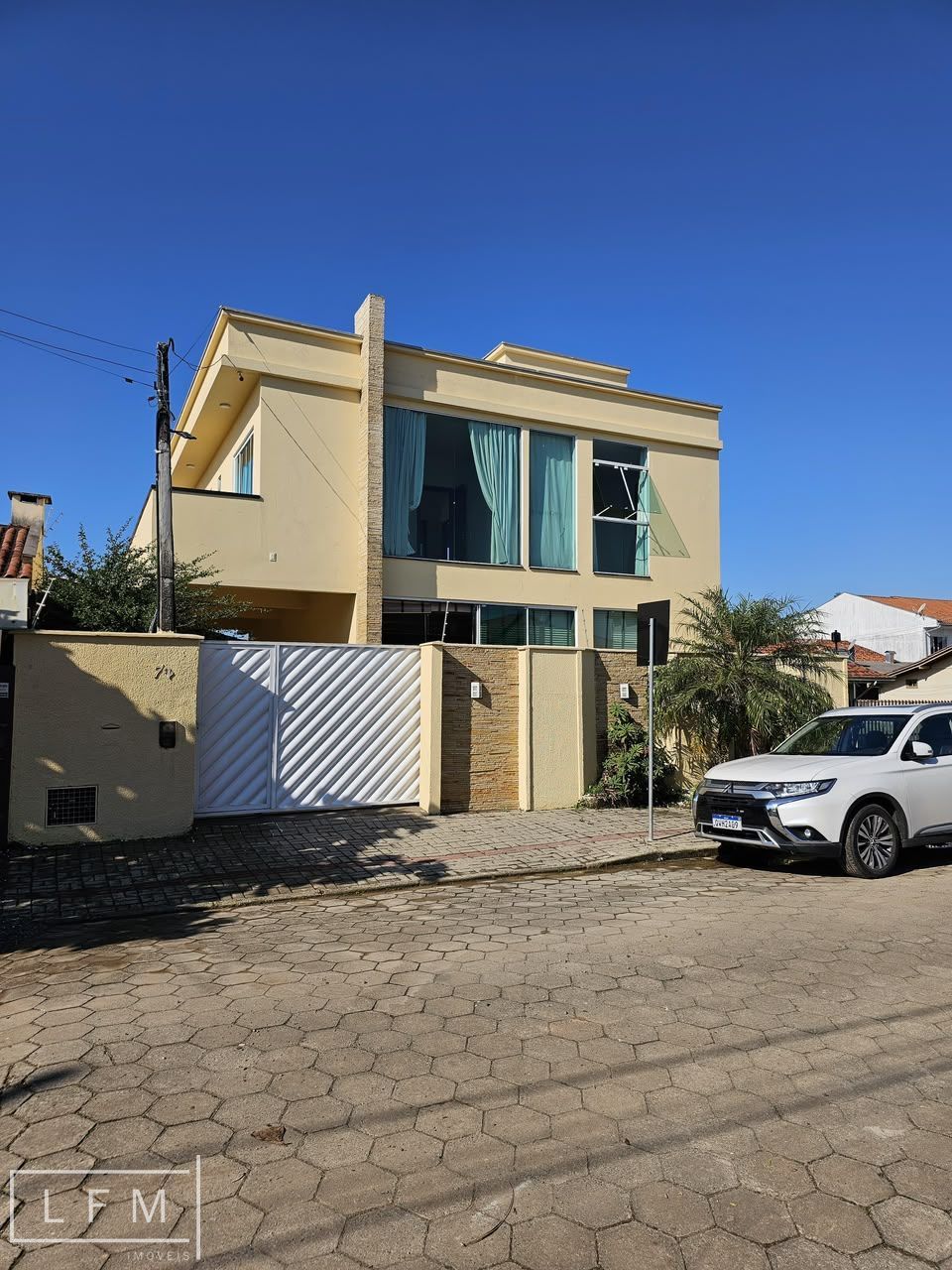 Sobrado mobiliado com piscina e acabamento de alto padrao Barra Velha Sc
