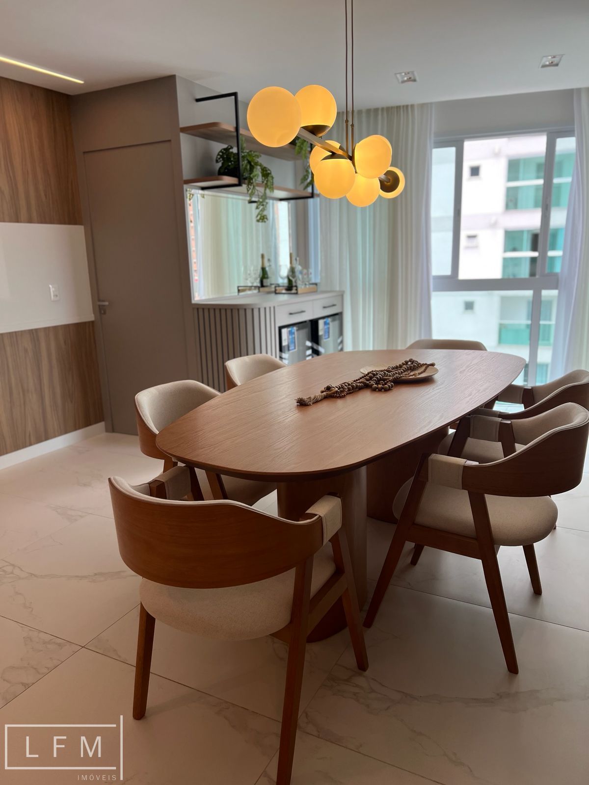 Apartamento novo mobiliado frente mar a venda